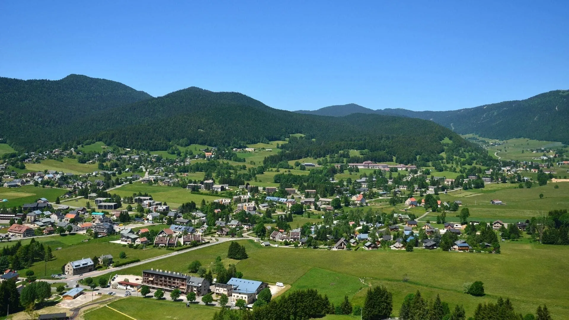 Vue aérienne d'Autrans - Vercors - France