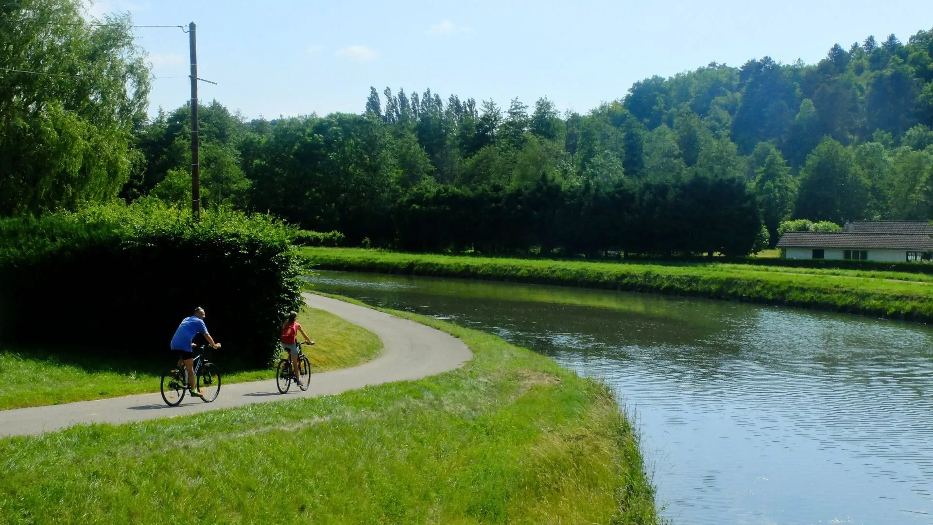 Vue aérienne du Canal du Nivernais - Bourgogne - France