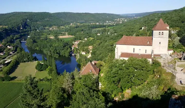 Vue aerienne de l'eglise et la vallee du Lot - Saint-Cirq-Lapopie France