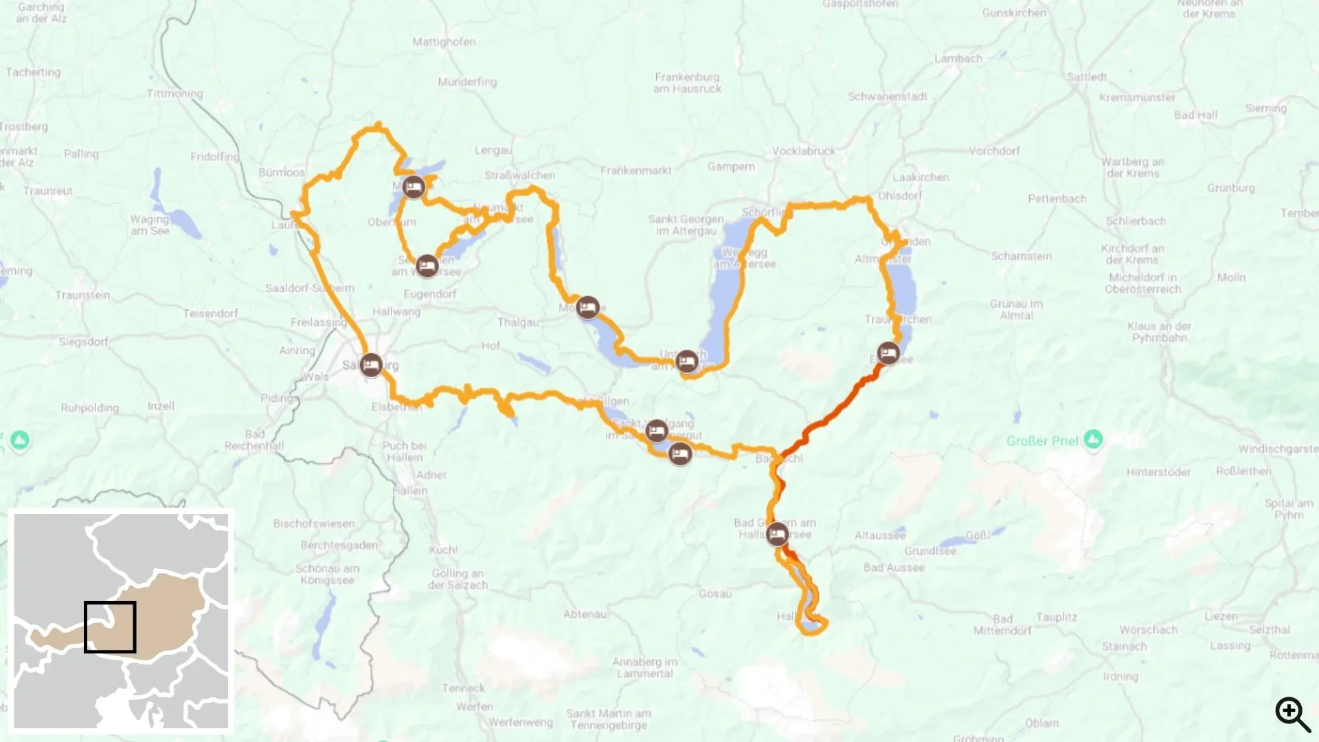 Vue aérienne du lac de Braies - Dolomites - Italie