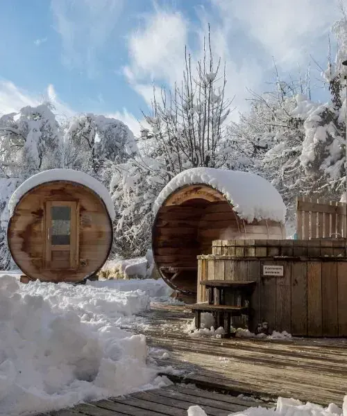 Sauna tonneau et bain nordique sous la neige - France