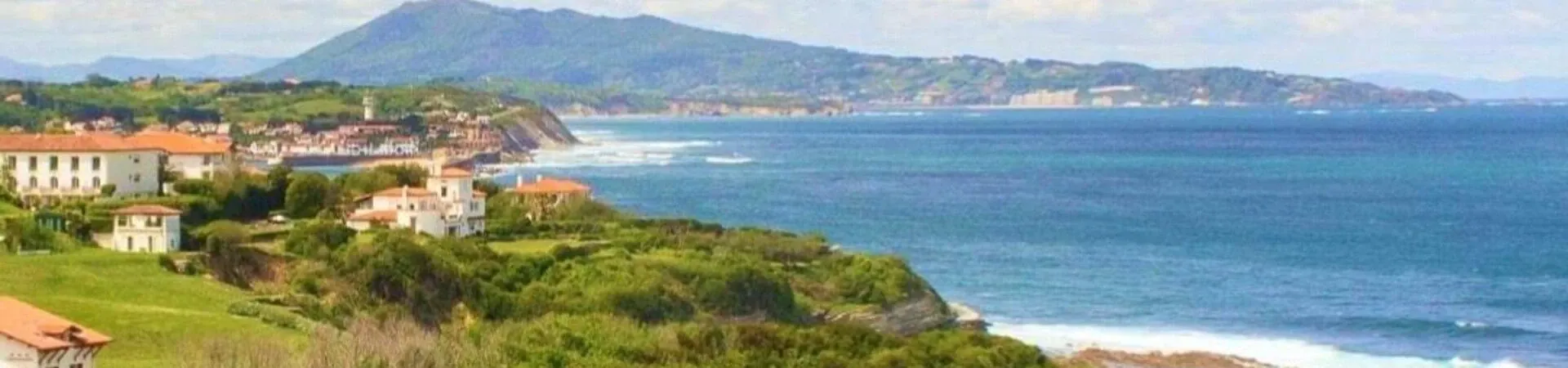 Cote basque et village au bord de mer - Pays Basque - France