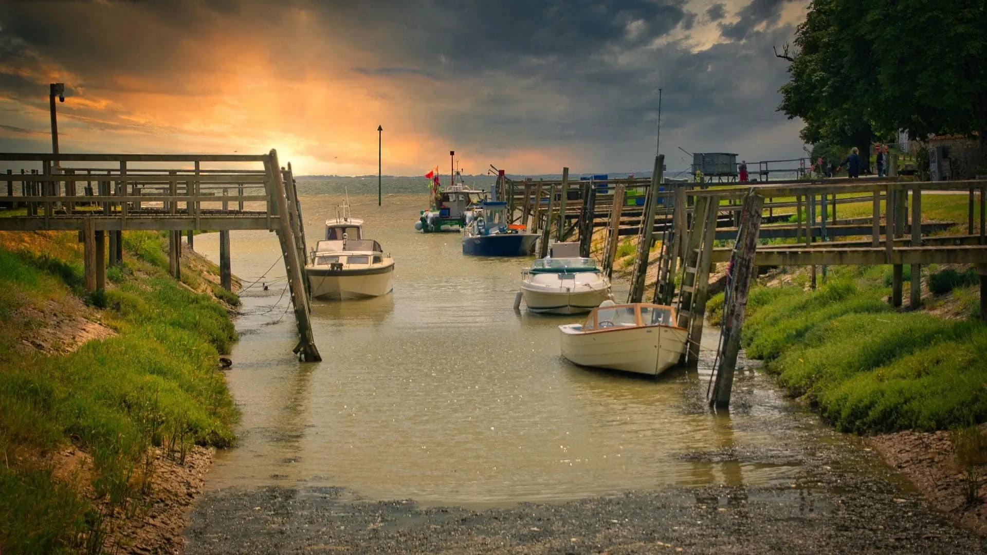 Bateaux De Pecheurs Gironde - France