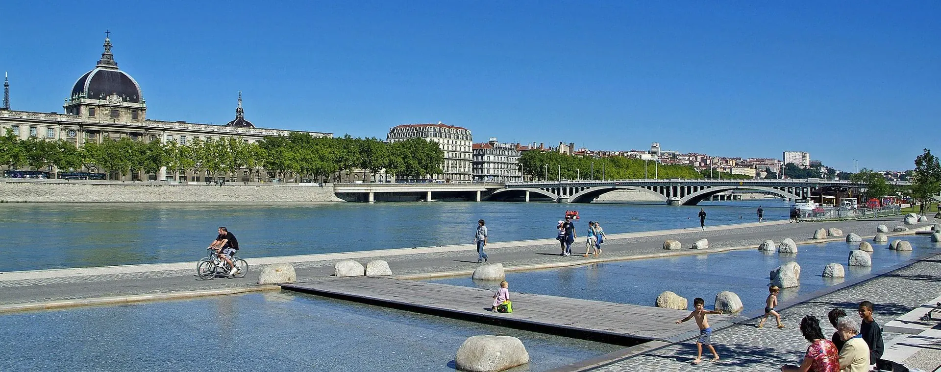 Berges Rhone Lyon - France
