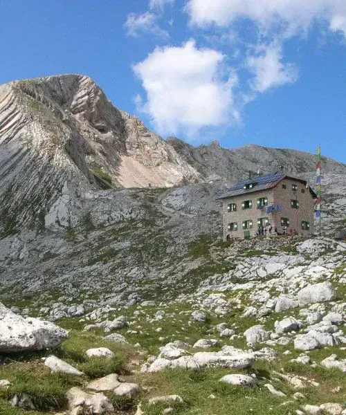 Refuge Biella au pied de la Croda del Becco - Dolomites - Italie