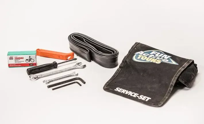 Kit de reparation velo avec outils et chambre a air - FunActive Tours