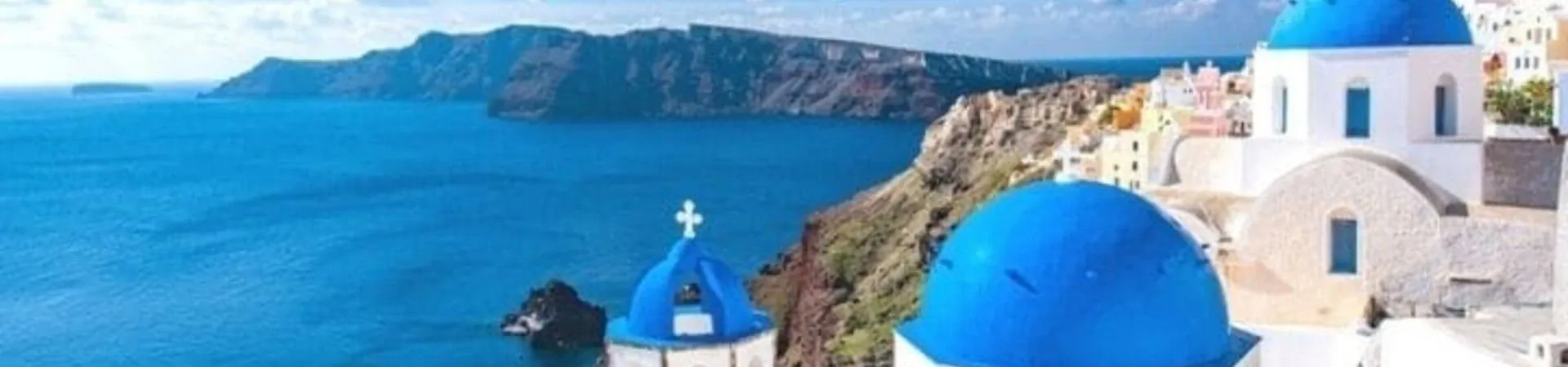 Eglises aux domes bleus et mer Egee - Santorin - Cyclades Grece