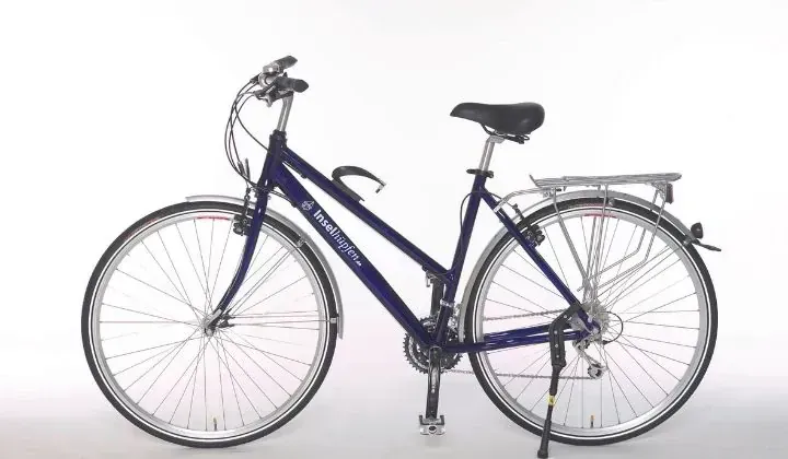 Velo VTC bleu avec cadre ouvert pour femme - Equipement cyclotourisme