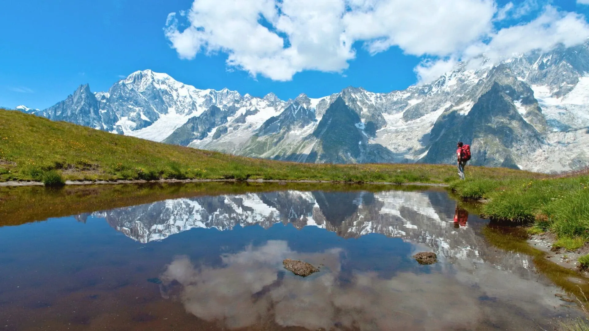 Refuge Bonatti face au Mont-Blanc - Val d'Aoste - Italie