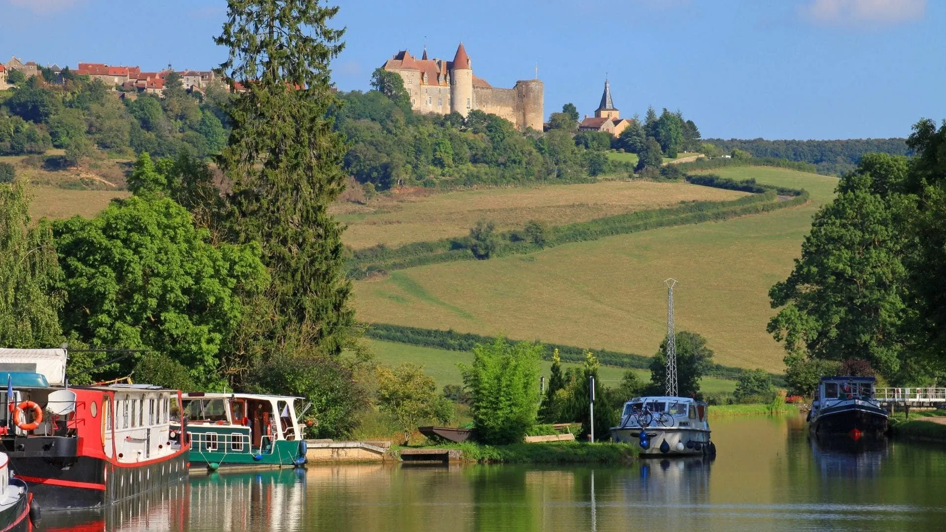 Canal de Bourgogne à Vandenesse-en-Auxois - France
