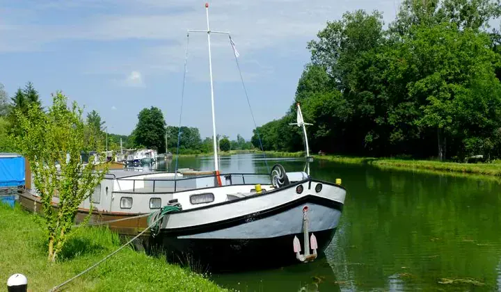 Canal de Bourgogne - France - burgundy-canal-france