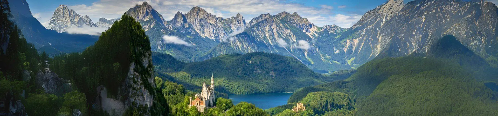 Chateau et lac dans les Alpes bavaroises - Schwangau - Allemagne