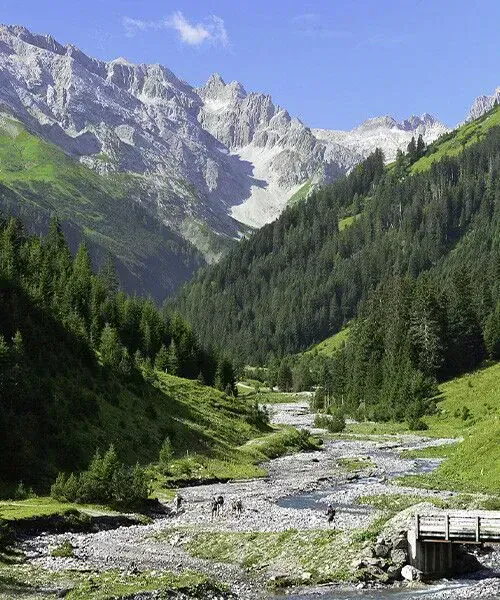 Chat au repos avec vue sur Majorque © Giovanna Crippa