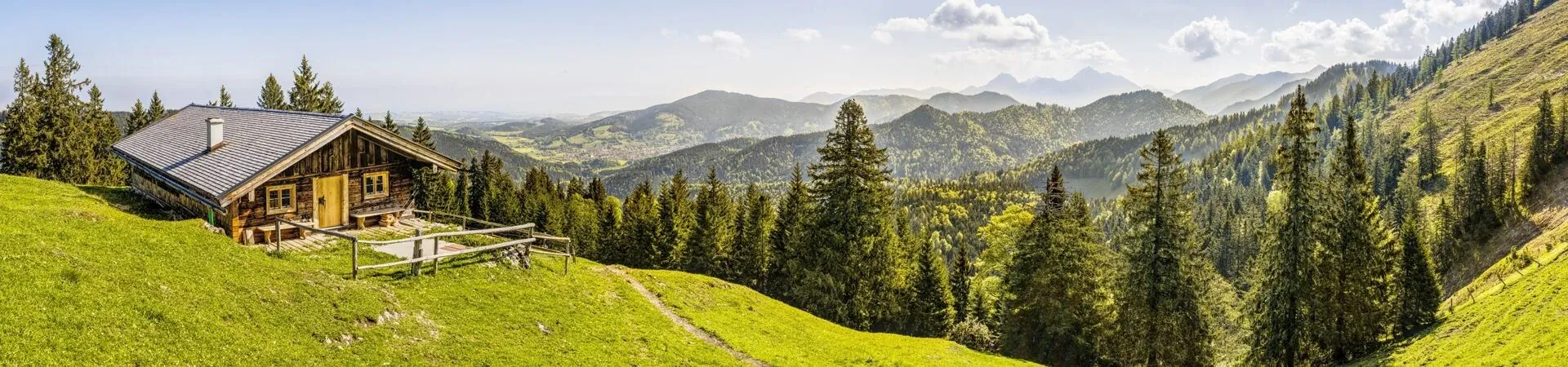 Chalet et panorama des Alpes bavaroises - Baviere - Allemagne
