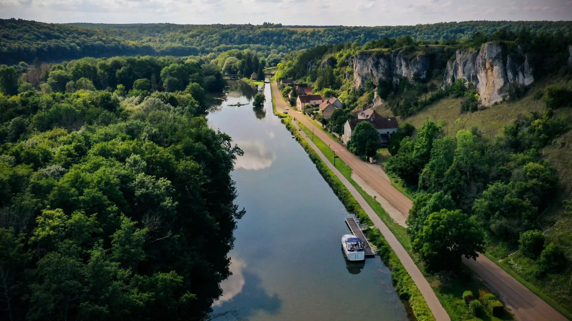 Falaises et canal du Nivernais - Bourgogne - France