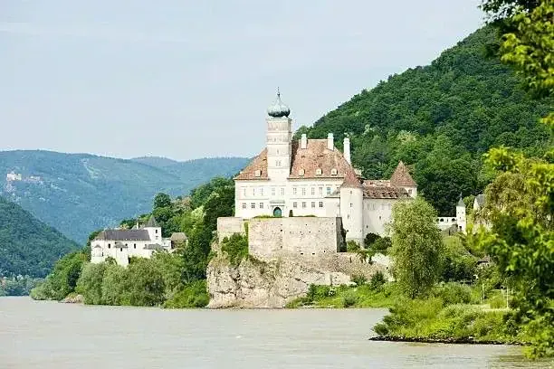 Ruelle pavée dans le quartier de Plaka - Athènes - Grèce