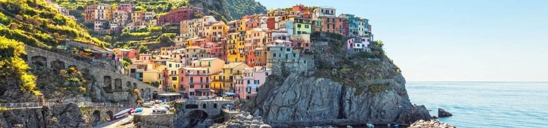 Village colore de Manarola sur la falaise - Cinque Terre - Italie