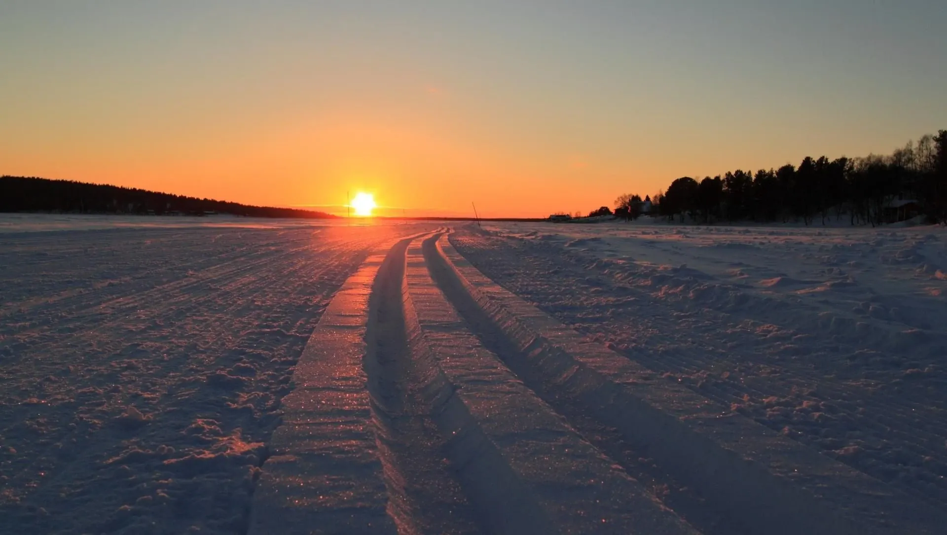 Coucher De Soleil Sur Les Rails De Ski De Fond Classique En - Finlande