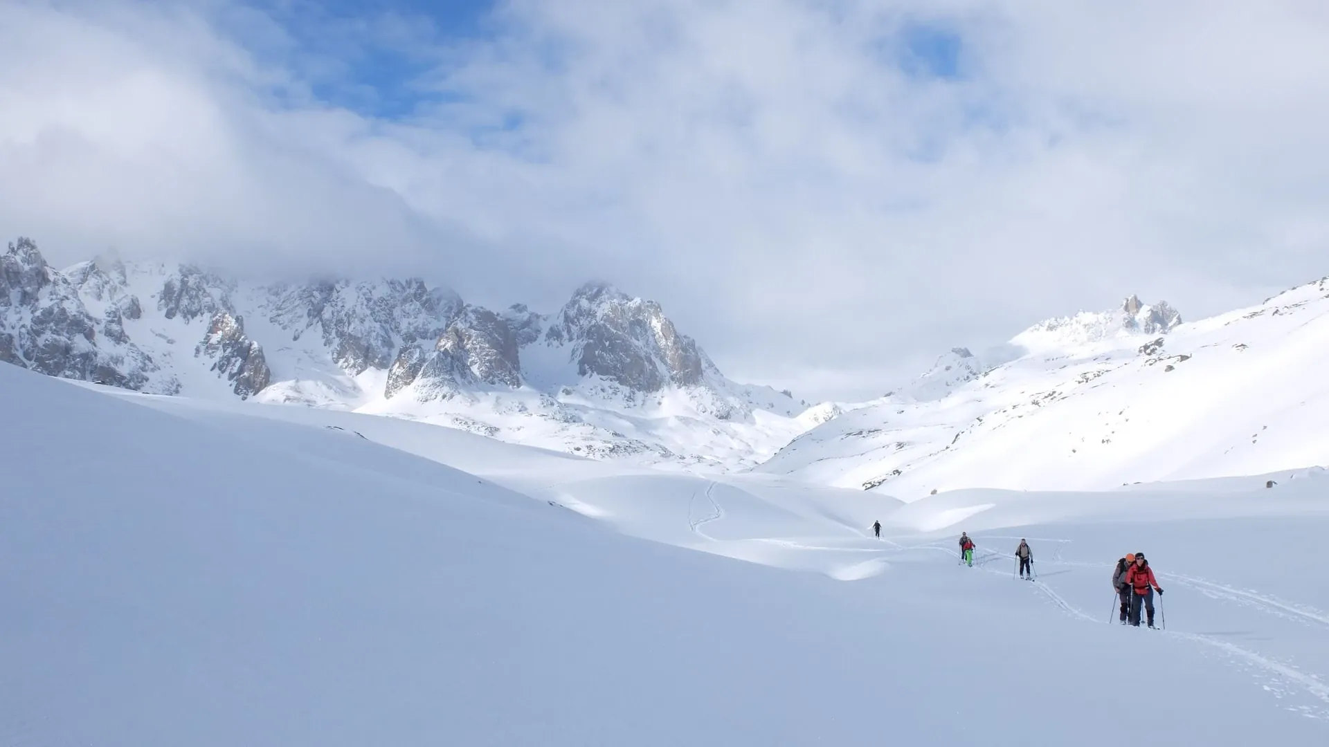 Groupe en ski de fond dans la Clarée - Hautes-Alpes