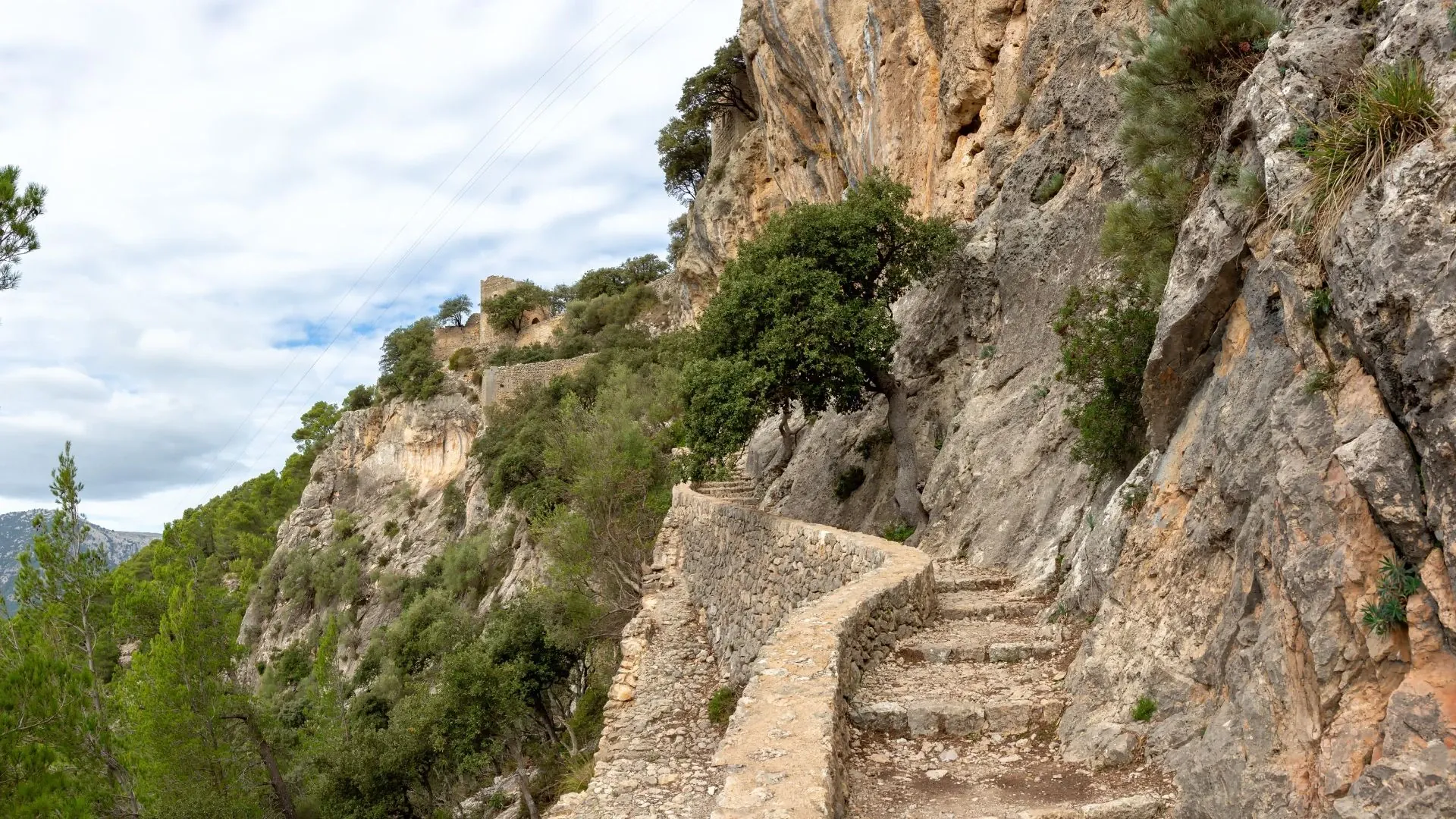 Lac de Cuber entouré de montagnes - Majorque - Espagne