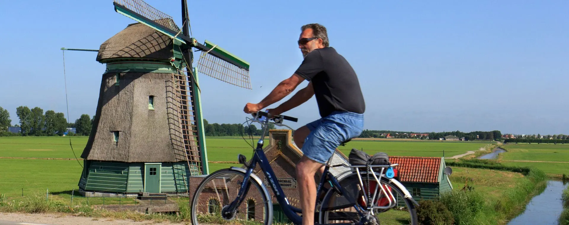 Velo Devant Moulin Hollandais - Pays-Bas