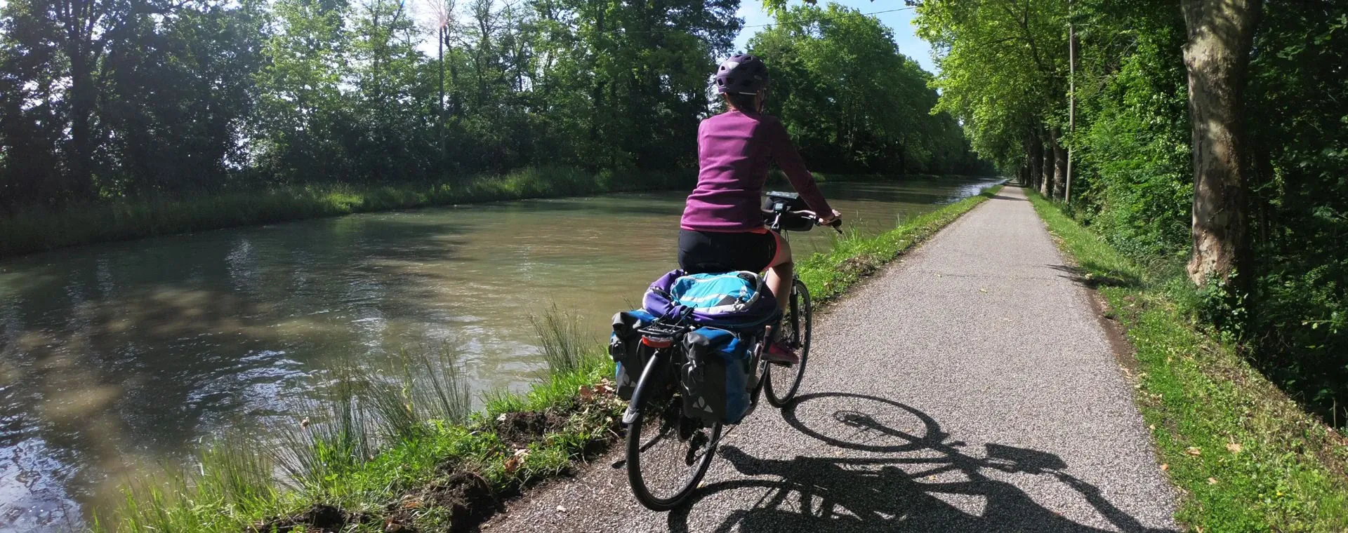 Velo Le Long Du Canal De La Garonne - France