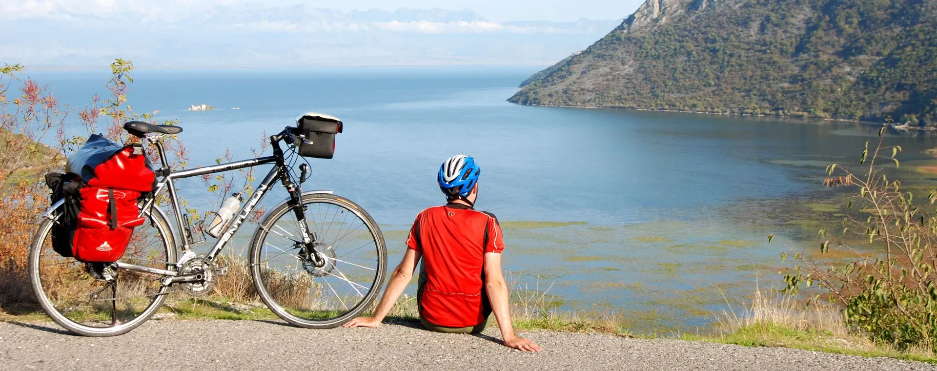 Velo Pres Virpazar Devant Lac Skadar - Monténégro