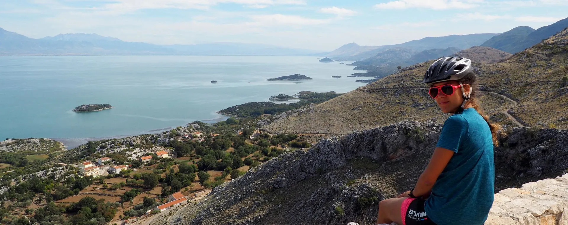 Cycliste Devant Lac Skadar Montenegro - Monténégro