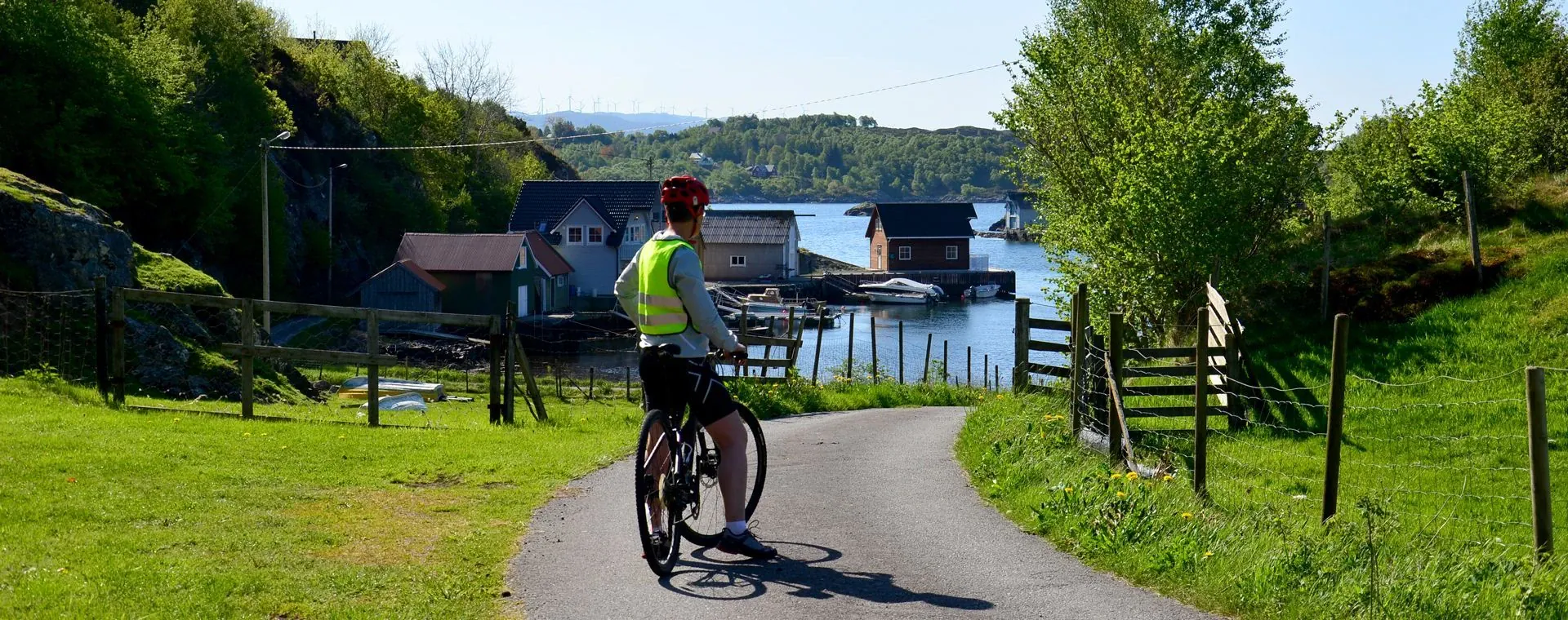 Cycliste Port Pollen Ile Huftaroy - Norvège