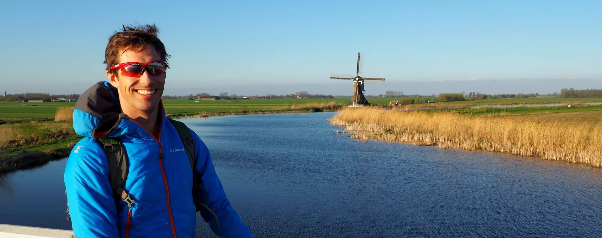 Cycliste devant un moulin - Pays-Bas