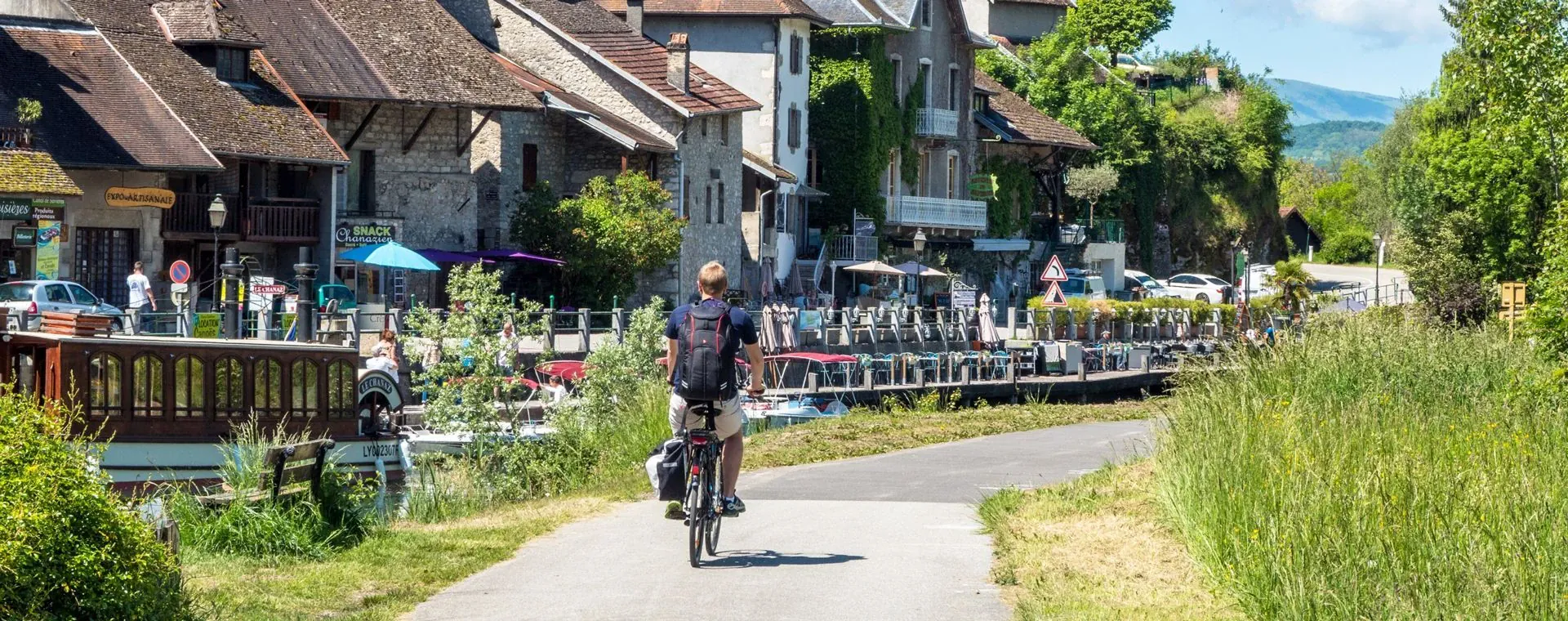 Cycliste Long Canal Savieres Chanaz Savoie - France