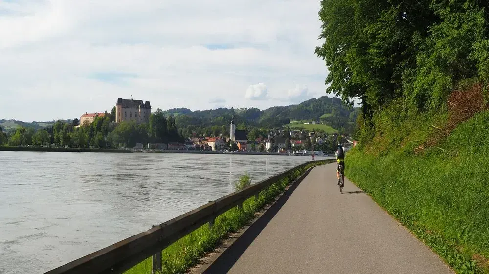 Cycliste Long Danube Grein Autriche - Allemagne