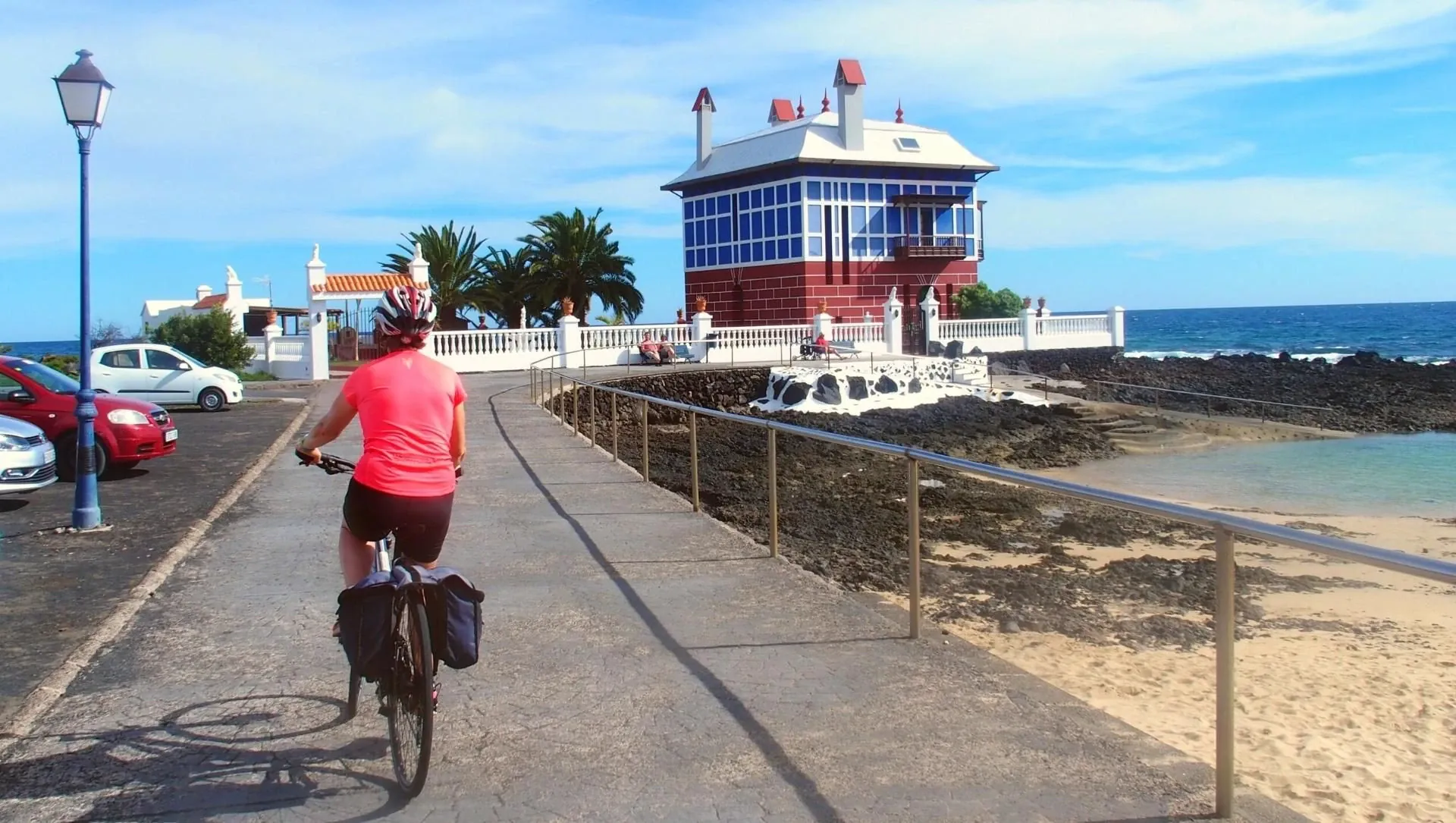 Cycliste Pres De La Mer A Lanzarote Iles Canaries Espagne C Jean Claude Praire - Canaries © Jean Claude Praire