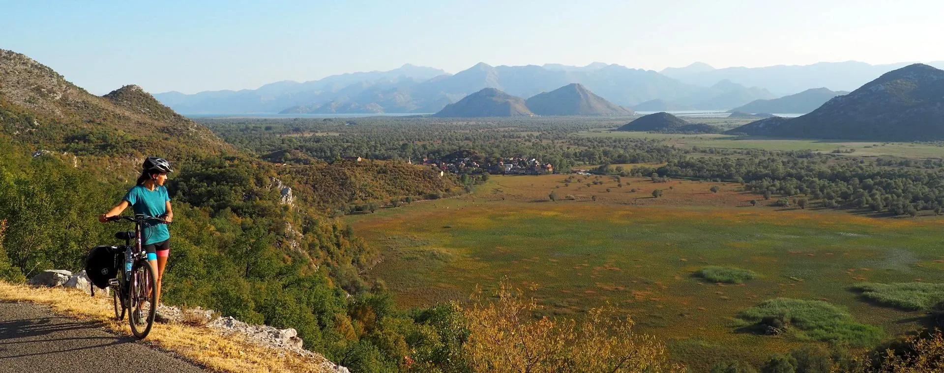 Cycliste Pres Lac Skadar Montenegro - Monténégro