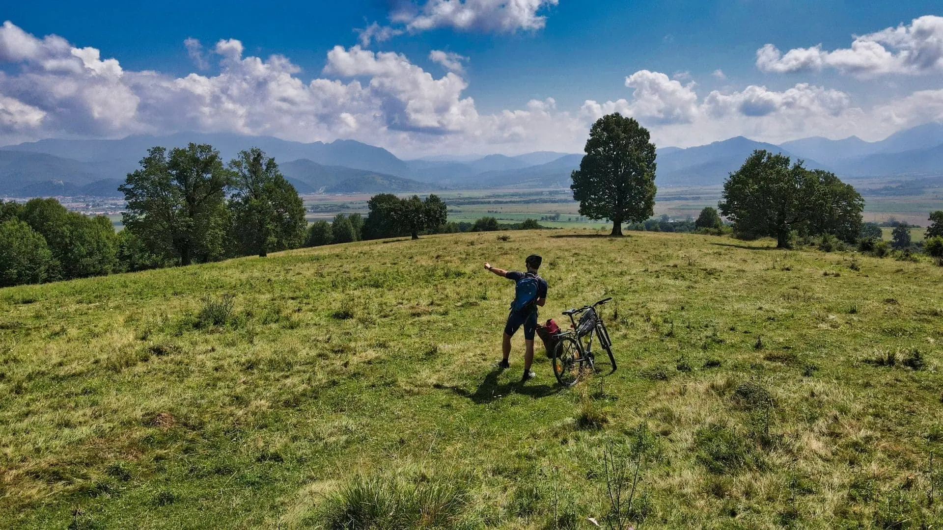 Cycliste Proche De Zarnesti Roumanie David Praire