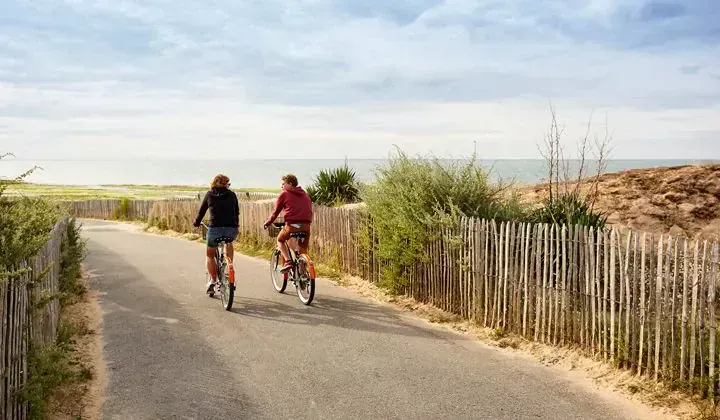Cyclistes à La Tranche-sur-Mer - Vélodyssée - France
