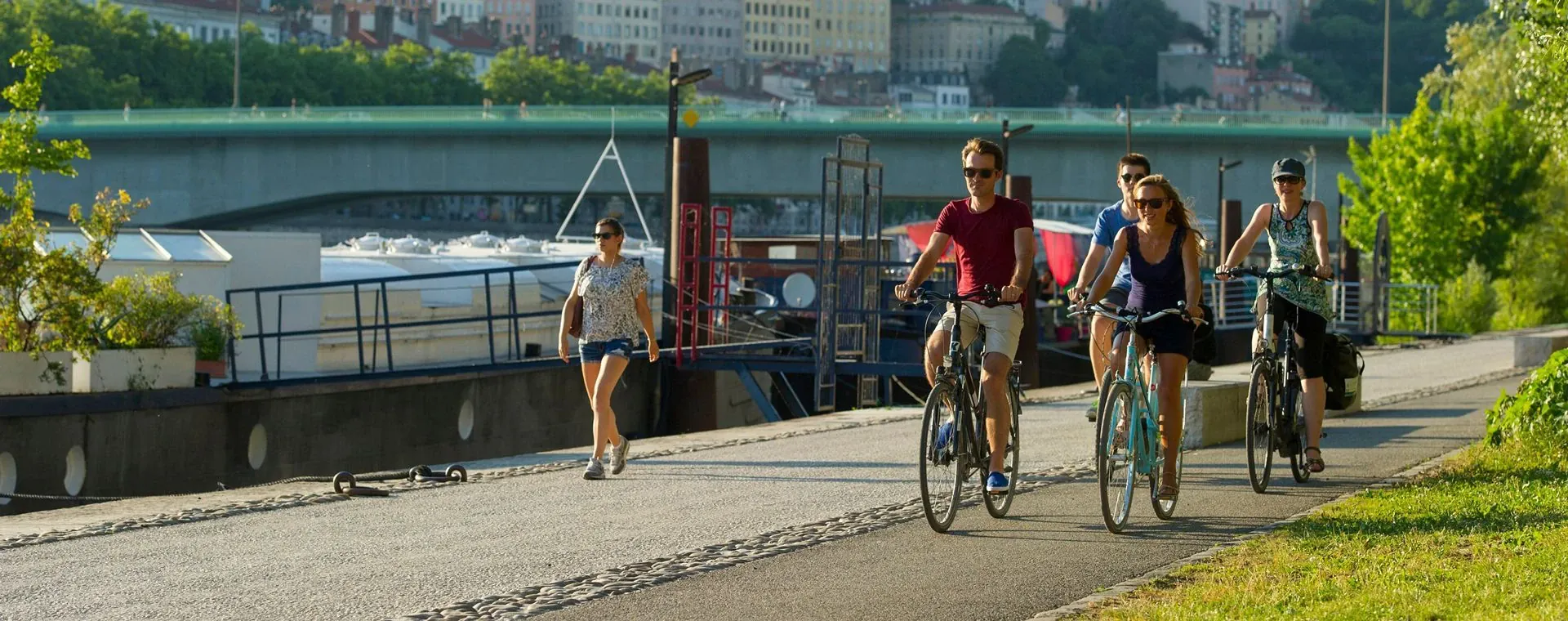 Cyclistes Berges Rhone Lyon - France