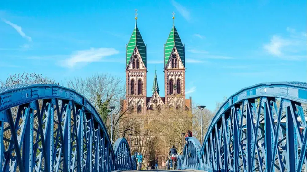 Cyclistes Pont Wilili Freiburg - Allemagne