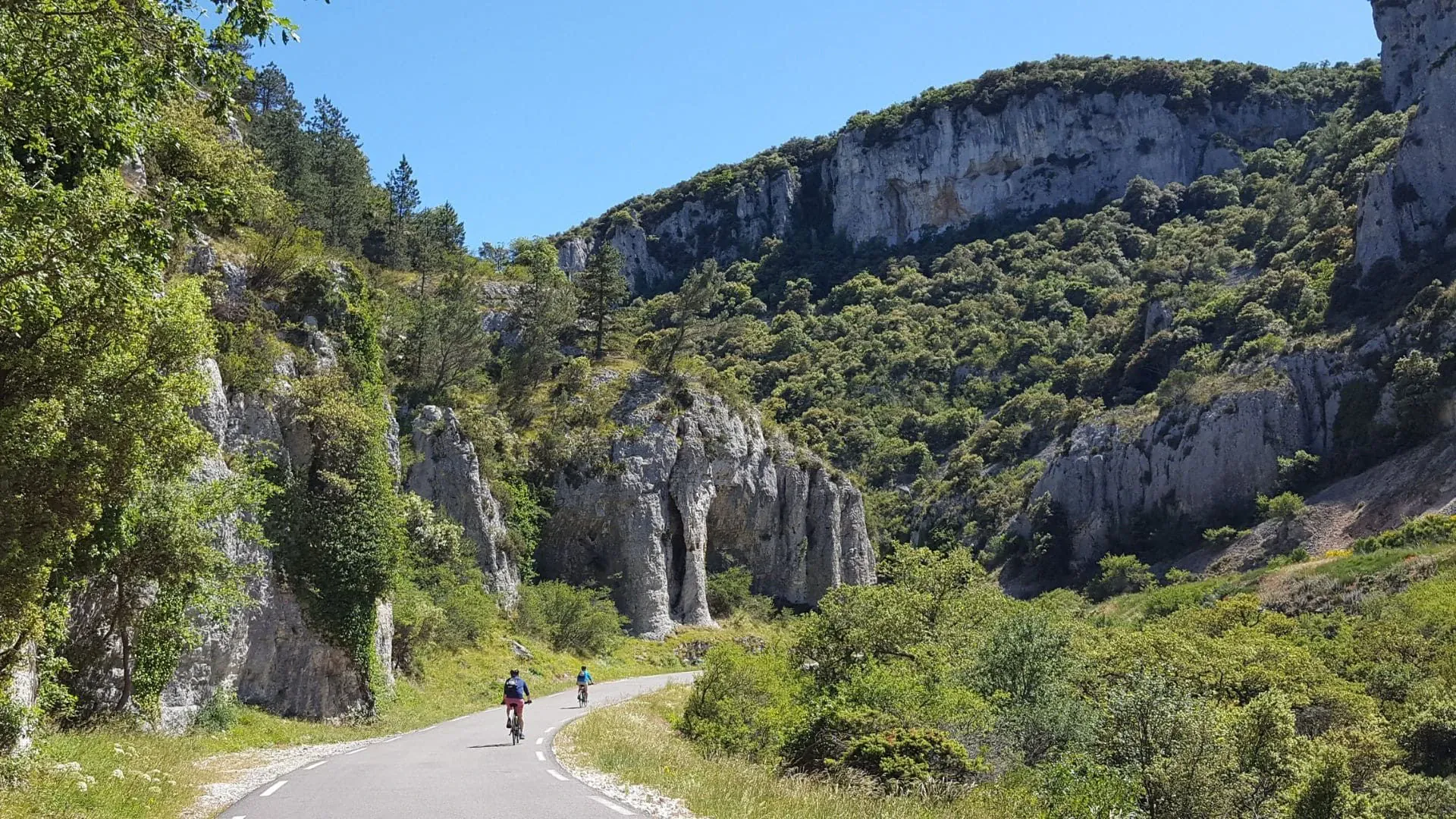 Cyclistes Dans Les Gorges Du Toulourenc Entre Drome Et Vaucluse C Charlotte Laventureux - France © Charlotte Laventureux