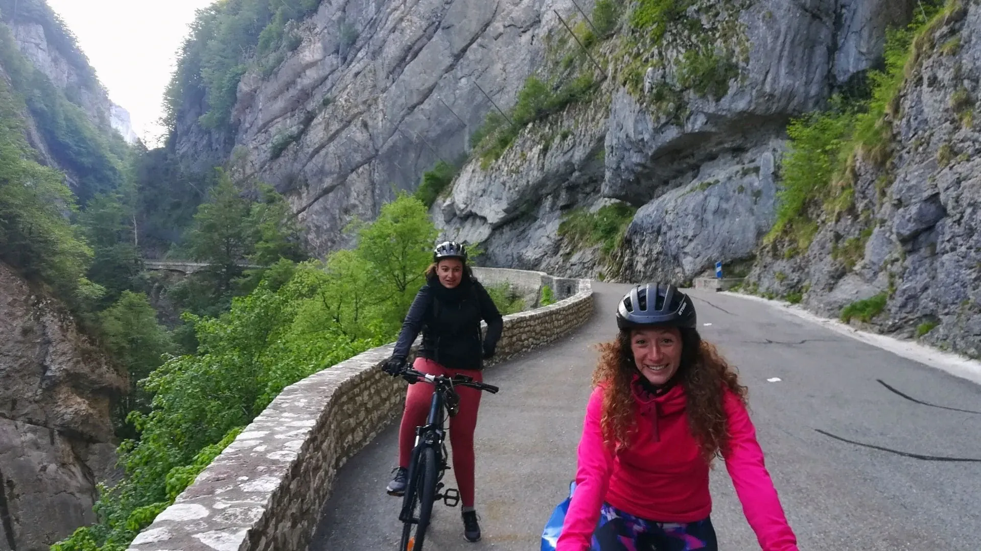 Cyclistes Gorges De La Bourne C Adrien Ozanon - France © Adrien Ozanon