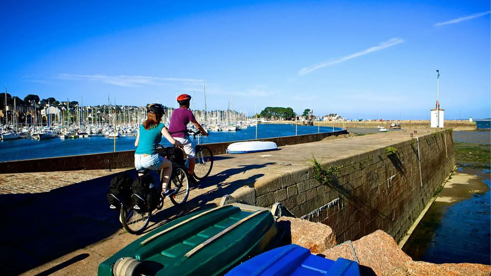 Cyclistes Port Cote Granit Rose - France