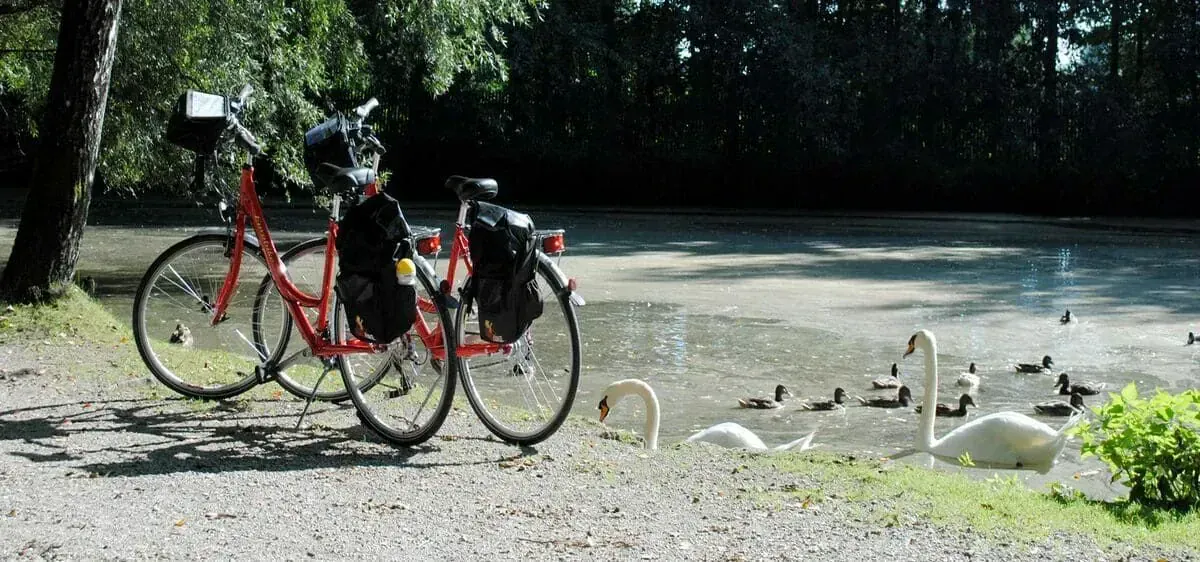 Cyclistes près des lacs de Bavière - Munich - Allemagne - cyclists-near-bavarian-lakes-munich-germany-2