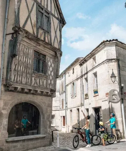 Cyclistes sur la Flow Vélo - France - cyclists-on-the-flow-velo-france-2