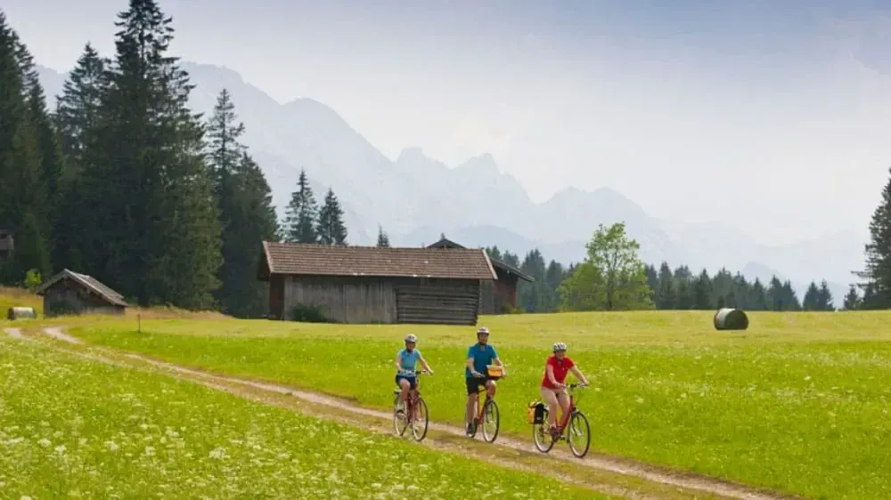 Cyclistes Sur Le Sejour Munich Et Les Lacs De Baviere - Allemagne