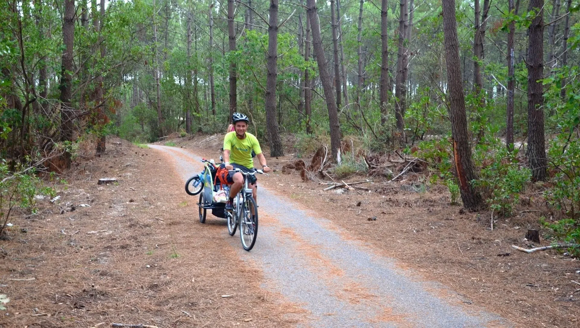 Cyclistes Sur Piste Cyclable Entre Maubuisson Et Lacanau - France - cyclists-sur-piste-cyclable-entre-maubuisson-et-lacanau-france-2
