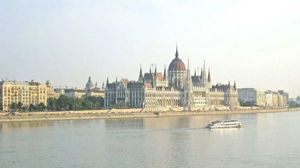 Danube Et Parlement A Budapest C Donau Touristik - Allemagne