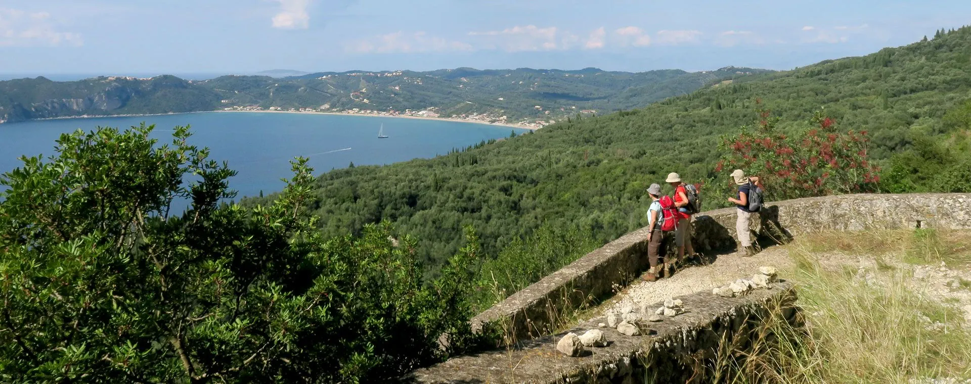 Descente vers la baie d'Agios Georgios - Corfou - Grèce