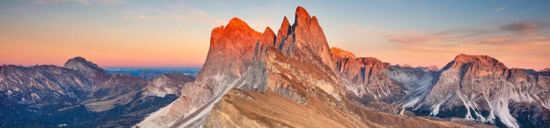 Pics des Dolomites au coucher du soleil - Italie
