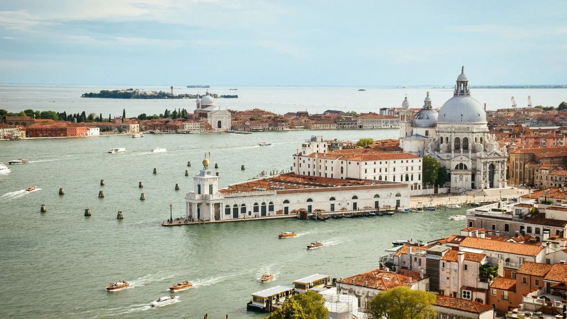 Domes de la basilique Saint-Marc vus d'en haut - Venise - Italie