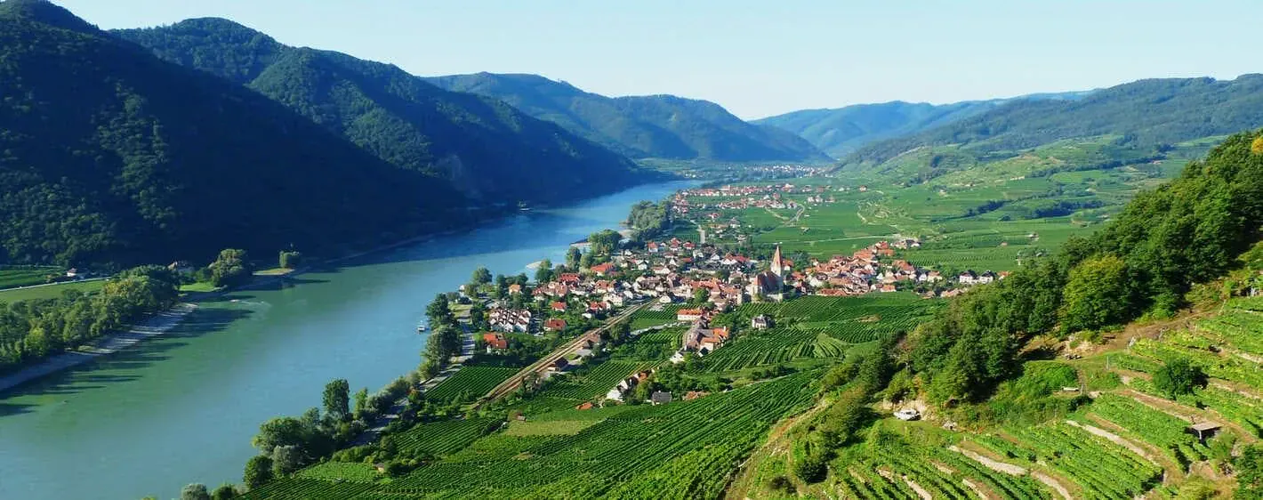 Donau Passau Wien Weissenkirchen Blick Von Archleiten C Donau Touristik - Allemagne